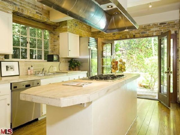 Winona Ryder House in LA - Kitchen Winona Ryder House in LA - Kitchen