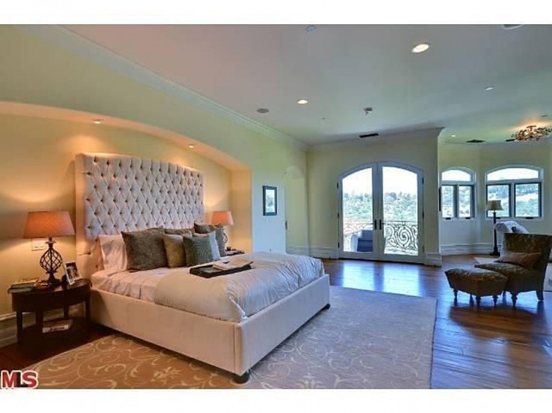 kim_kardashian_and_kanye_master_bedroom