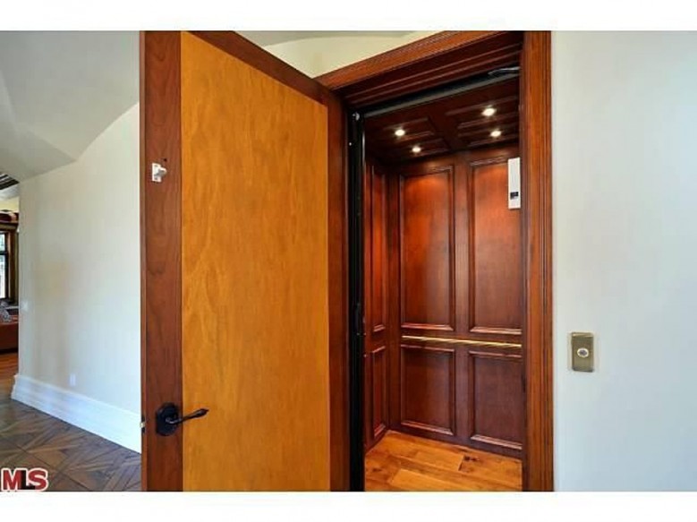 kimye_elevator