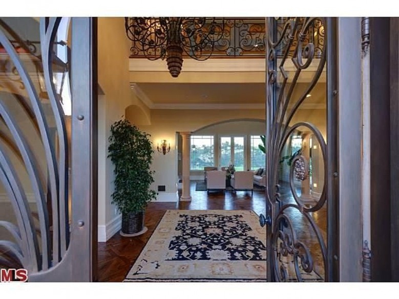 kimye_front_door