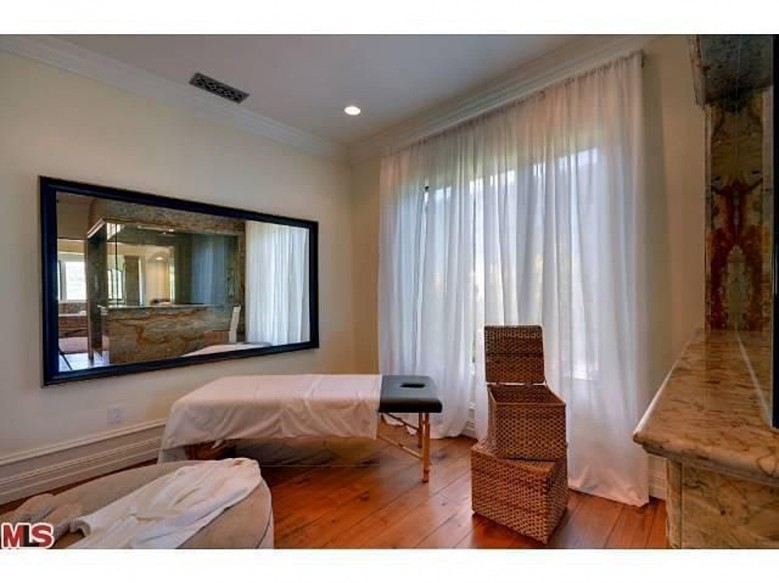 kimye_massage_table