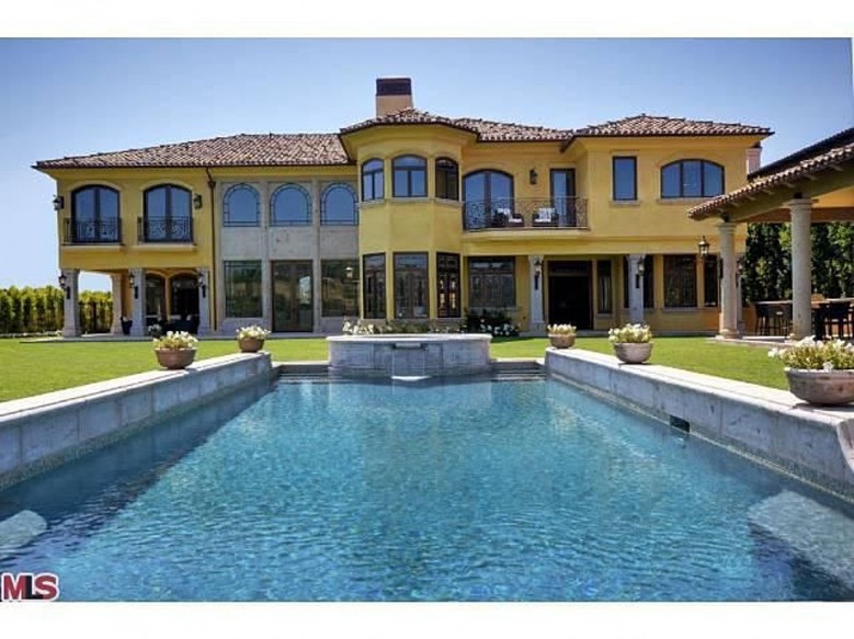 kimye_pool