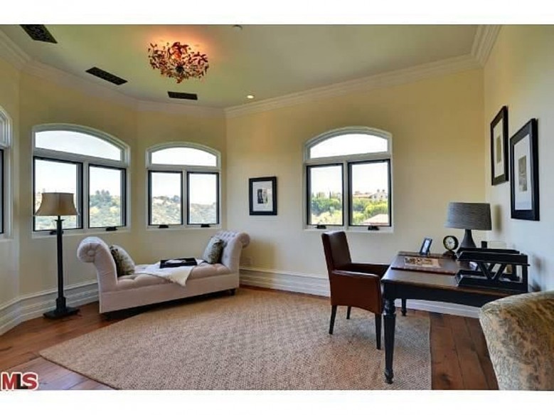kimye_suite_office