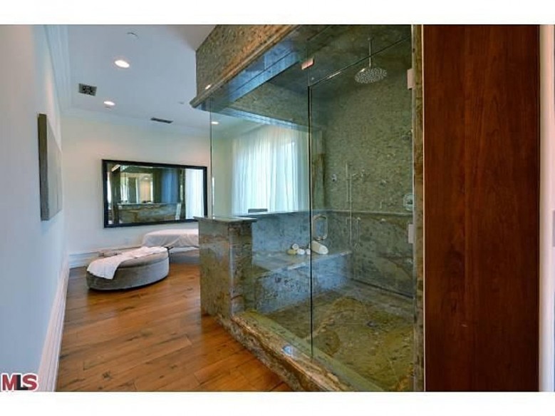 kimye_suite_shower